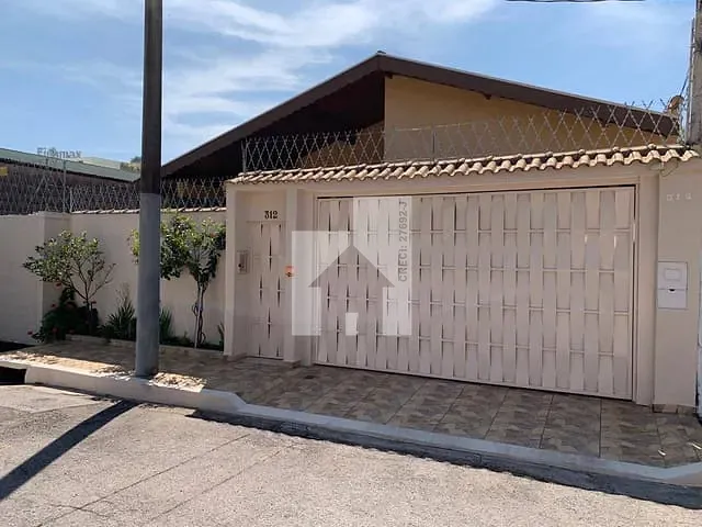 Casa com 180m² 4 quartos e 2 banheiros, à venda, no bairro Jardim Danúbio em Jundiaí