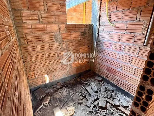 Casa 3 quartos e 2 banheiros, à venda, no bairro Lourdes em Uberaba