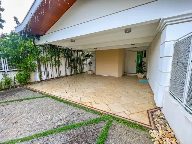Casa com 392m² 5 quartos e 5 banheiros, à venda, no bairro Esplanada Independência em Taubaté