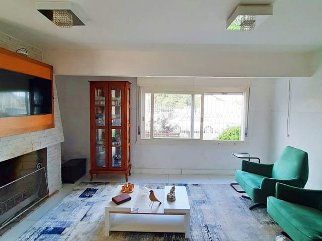Casa com 300m² 4 quartos e 3 banheiros, à venda, no bairro Três Vendas em Pelotas
