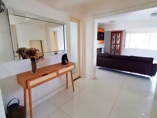 Casa com 300m² 4 quartos e 3 banheiros, à venda, no bairro Três Vendas em Pelotas