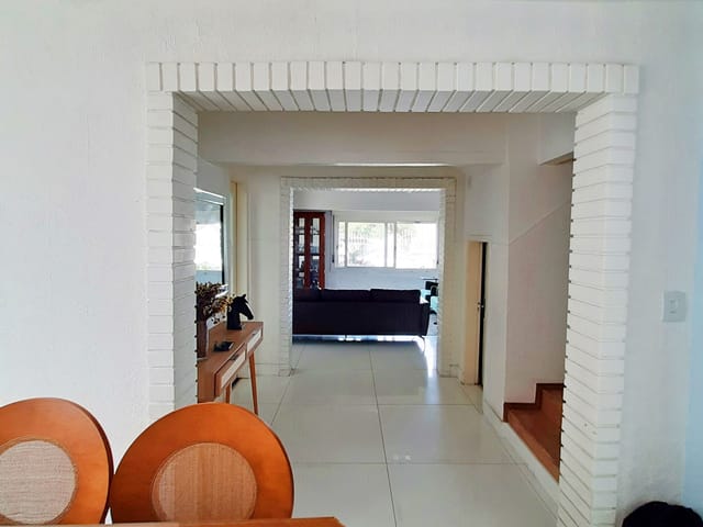 Casa com 300m² 4 quartos e 3 banheiros, à venda, no bairro Três Vendas em Pelotas