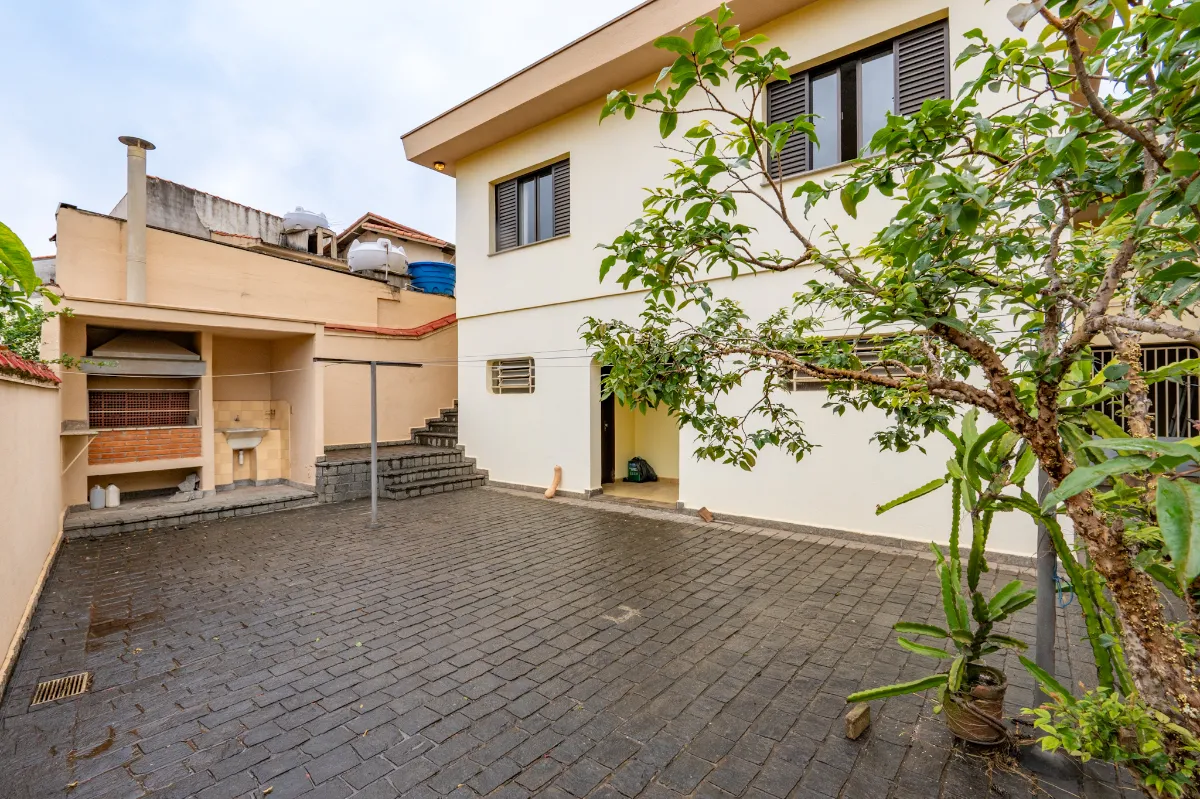 Casa para venda em Jardim Cláudia com 3 quartos, sendo 1 suíte, 176m²
