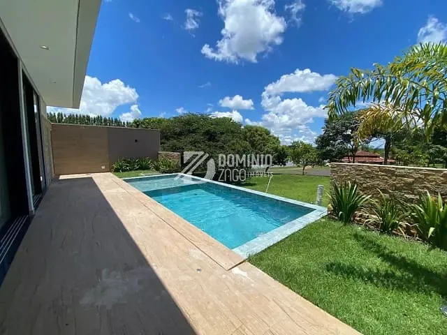 Casa 4 quartos e 4 banheiros, à venda, no bairro Jockey Park II em Uberaba