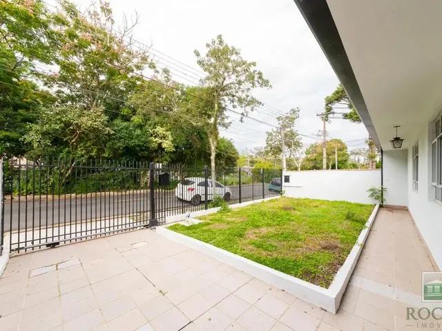 Casa 4 quartos e 3 banheiros, para alugar, no bairro Bacacheri em Curitiba