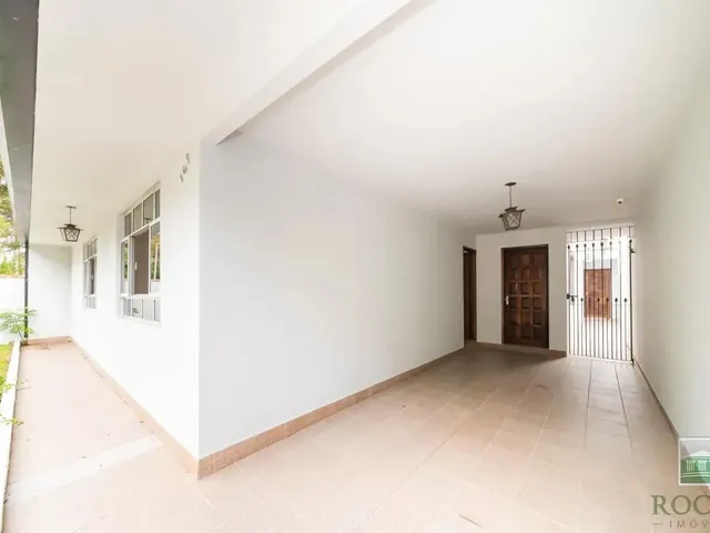 Casa 4 quartos e 3 banheiros, para alugar, no bairro Bacacheri em Curitiba