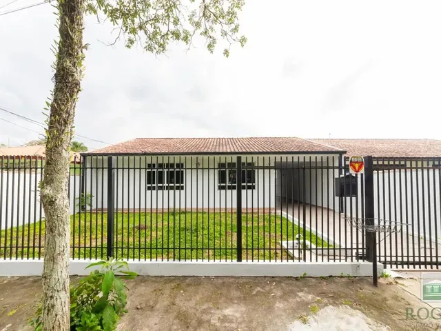Casa 4 quartos e 3 banheiros, para alugar, no bairro Bacacheri em Curitiba