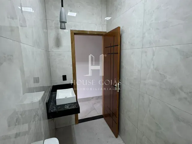 Casa com 130m² 2 quartos e 2 banheiros, à venda, no bairro Residencial Flor do Ipê I em Senador Canedo