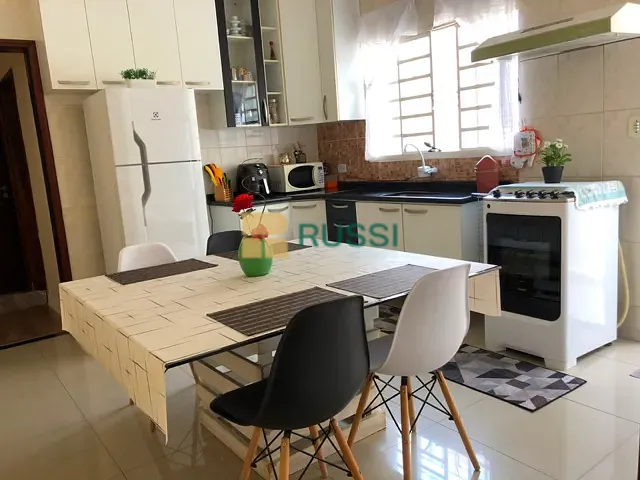 Casa com 250m² 3 quartos e 2 banheiros, à venda, no bairro Jardim Alvorada em São José dos Campos