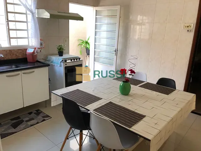 Casa com 250m² 3 quartos e 2 banheiros, à venda, no bairro Jardim Alvorada em São José dos Campos