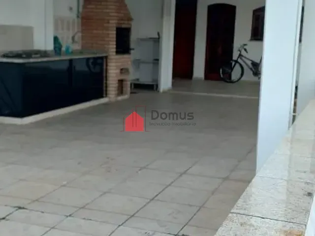 Casa 3 quartos e 3 banheiros, para alugar, no bairro Residencial e Comercial Vila Verde em Pindamonhangaba