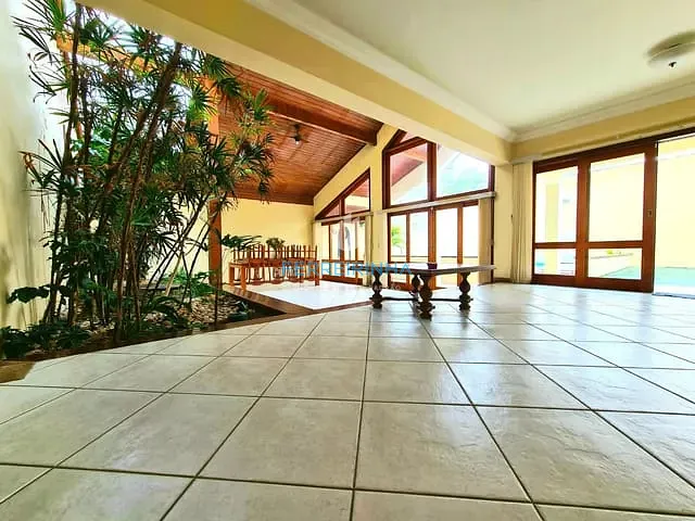 Casa com 527m² 3 quartos e 4 banheiros, à venda, no bairro Urbanova I em São José dos Campos
