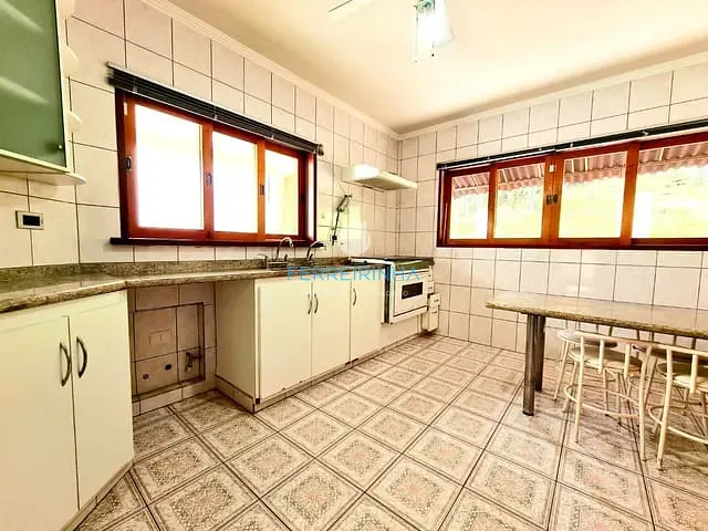 Casa com 527m² 3 quartos e 4 banheiros, à venda, no bairro Urbanova I em São José dos Campos