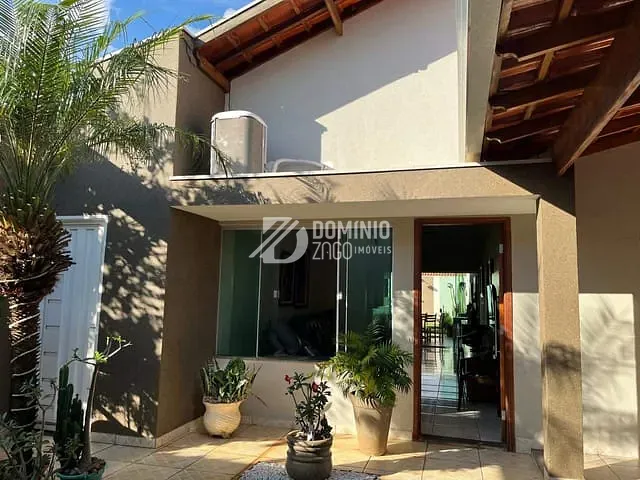 Casa com 500m² 4 quartos e 4 banheiros, à venda, no bairro Manhattan em Uberaba