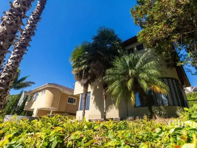 Casa com 700m² 5 quartos e 6 banheiros, à venda, no bairro Campo Comprido em Curitiba