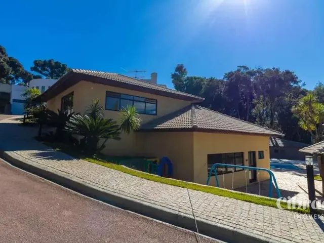 Casa com 700m² 5 quartos e 6 banheiros, à venda, no bairro Campo Comprido em Curitiba