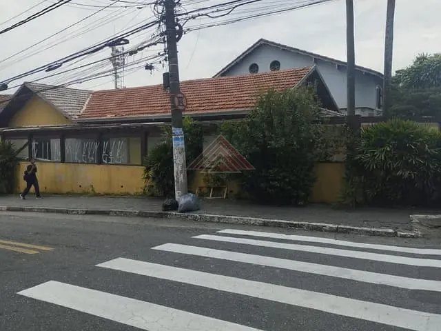 Casa com 300m², para alugar, no bairro Vila Bocaina em Mauá