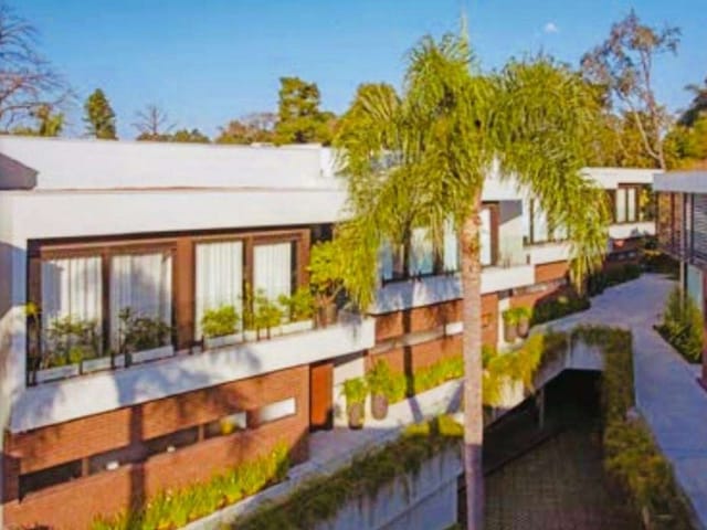 Casa com 704m², à venda, no bairro Jardim Cordeiro em São Paulo
