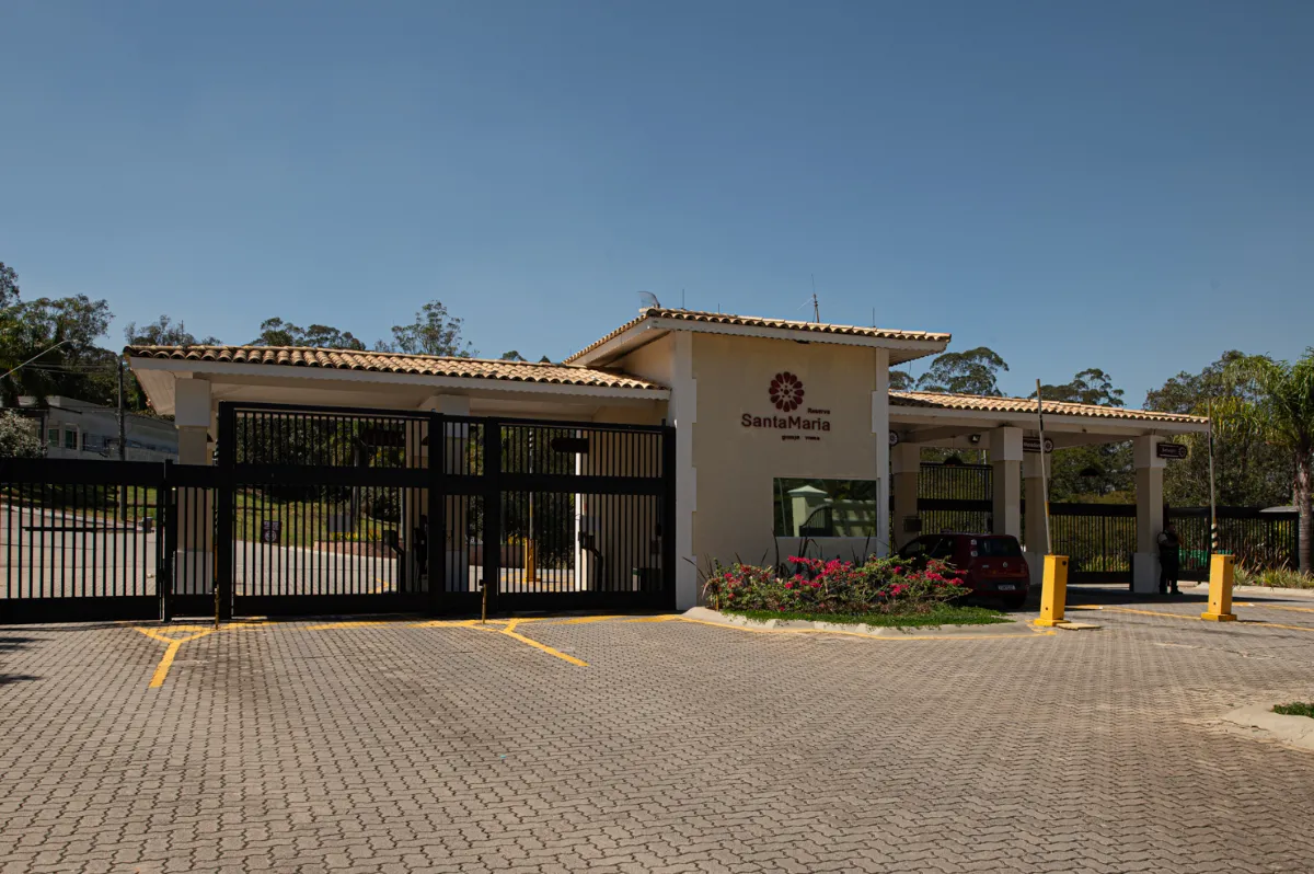 Casa no condomínio Condominio Santa Maria para venda com 3 quartos, sendo 3 suítes, 325m²