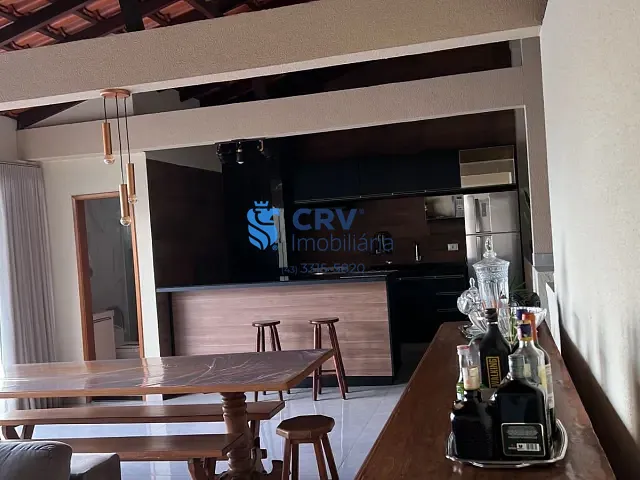 Casa com 250m² 2 quartos e 2 banheiros, à venda, no bairro Shangri-La em Londrina