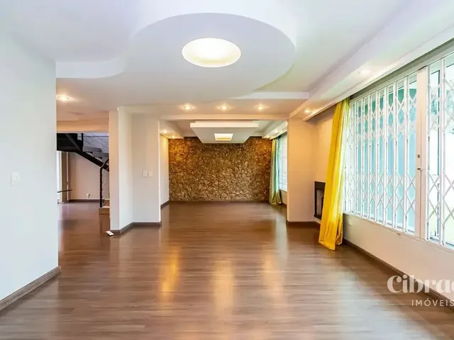 Casa 4 quartos e 3 banheiros, para alugar, no bairro Guabirotuba em Curitiba