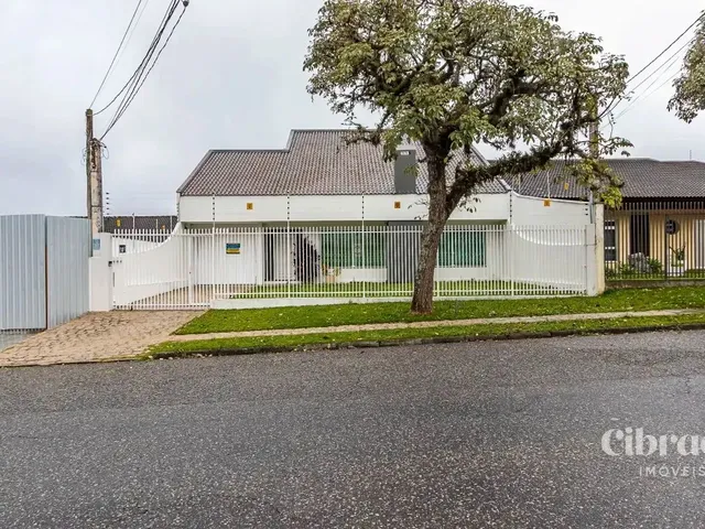 Casa 4 quartos e 3 banheiros, para alugar, no bairro Guabirotuba em Curitiba