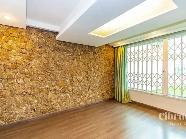 Casa 4 quartos e 3 banheiros, para alugar, no bairro Guabirotuba em Curitiba