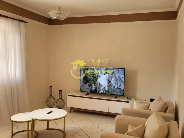 Casa 2 quartos e 3 banheiros, para alugar, no bairro Jardim García em Campinas
