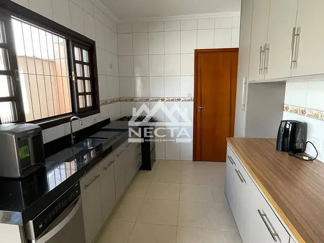 Casa com 250m² 3 quartos e 2 banheiros, para alugar, no bairro Jardim Estrela Dalva em Caraguatatuba