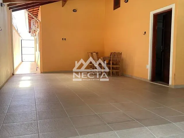 Casa com 250m² 3 quartos e 2 banheiros, para alugar, no bairro Jardim Estrela Dalva em Caraguatatuba