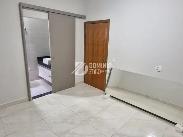 Casa 3 quartos e 4 banheiros, à venda, no bairro Dom Eduardo em Uberaba