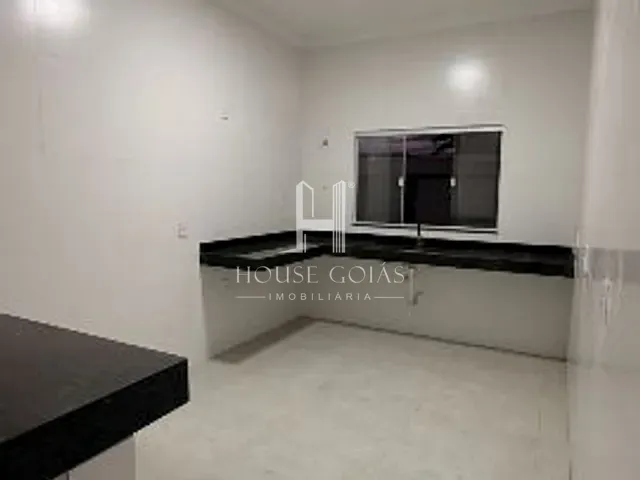 Casa com 180m² 3 quartos e 2 banheiros, à venda, no bairro Jardim Petrópolis em Goiânia