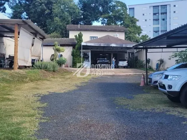Casa com 840m², à venda, no bairro São Benedito em Uberaba