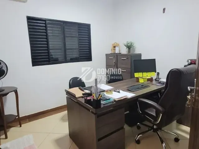 Casa com 840m², à venda, no bairro São Benedito em Uberaba