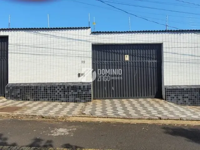 Casa com 840m², à venda, no bairro São Benedito em Uberaba