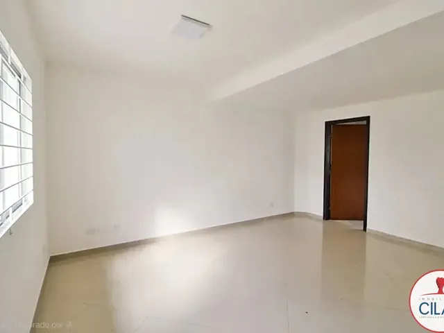 Casa 3 quartos e 3 banheiros, à venda, no bairro Santa Cândida em Curitiba