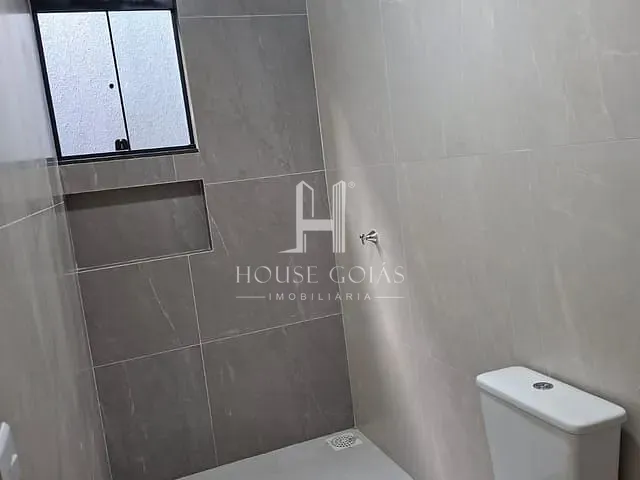 Casa 2 quartos e 2 banheiros, à venda, no bairro Residencial Shangri-lá / Residencial Paraíso em Goiânia