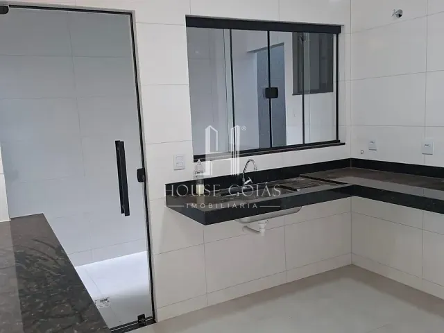 Casa 2 quartos e 2 banheiros, à venda, no bairro Residencial Shangri-lá / Residencial Paraíso em Goiânia