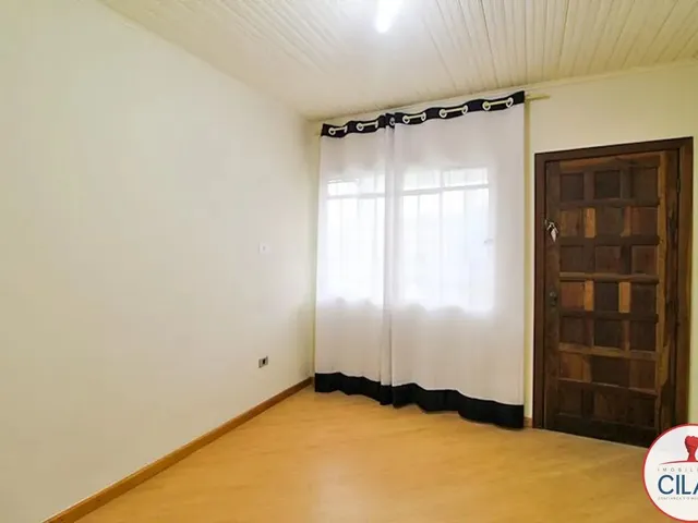 Casa 3 quartos e 1 banheiro, para alugar, no bairro Xaxim em Curitiba