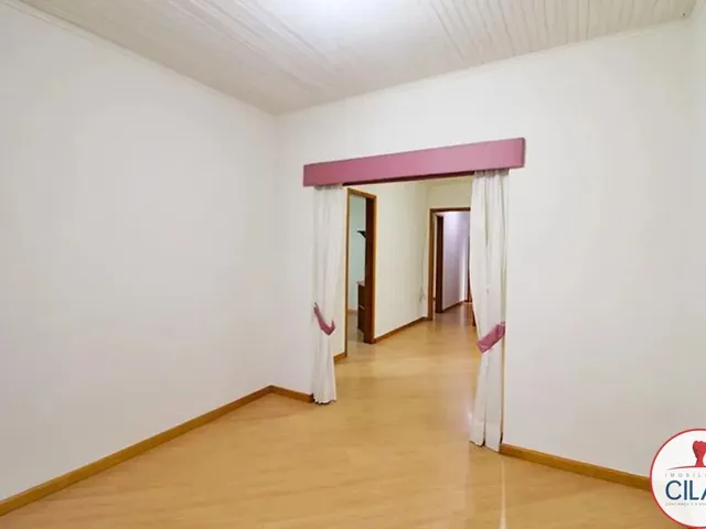 Casa 3 quartos e 1 banheiro, para alugar, no bairro Xaxim em Curitiba