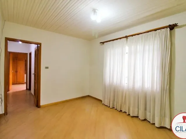 Casa 3 quartos e 1 banheiro, para alugar, no bairro Xaxim em Curitiba