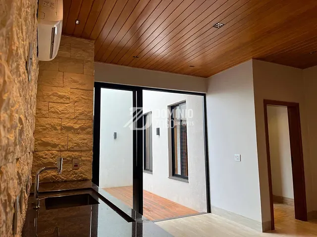 Casa 3 quartos e 5 banheiros, à venda, no bairro Estância dos Ipês em Uberaba
