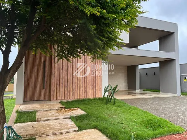 Casa 3 quartos e 5 banheiros, à venda, no bairro Estância dos Ipês em Uberaba