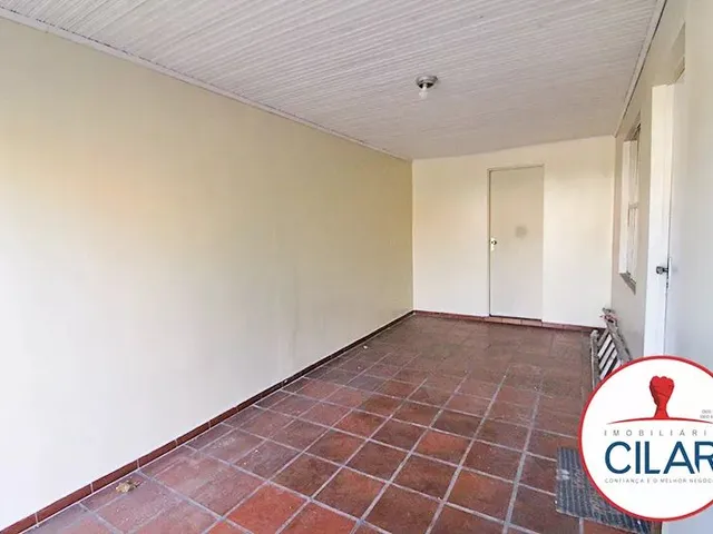 Casa 4 quartos e 2 banheiros, para alugar, no bairro Sítio Cercado em Curitiba