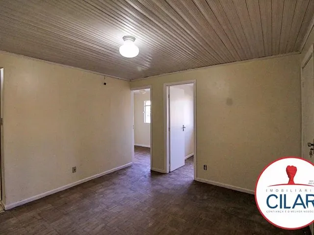 Casa 4 quartos e 2 banheiros, para alugar, no bairro Sítio Cercado em Curitiba