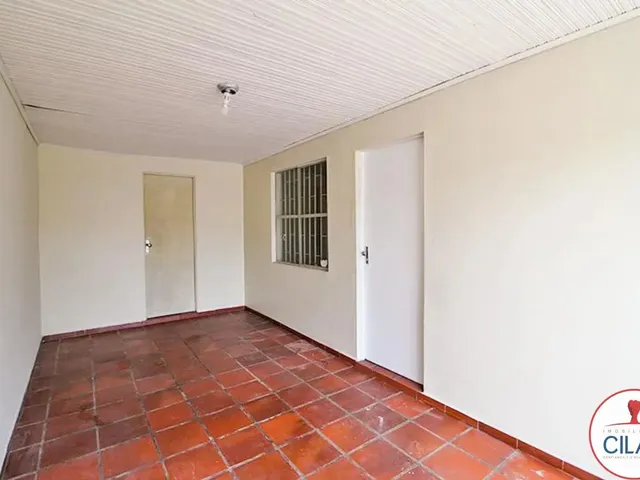 Casa 4 quartos e 1 banheiro, para alugar, no bairro Sítio Cercado em Curitiba