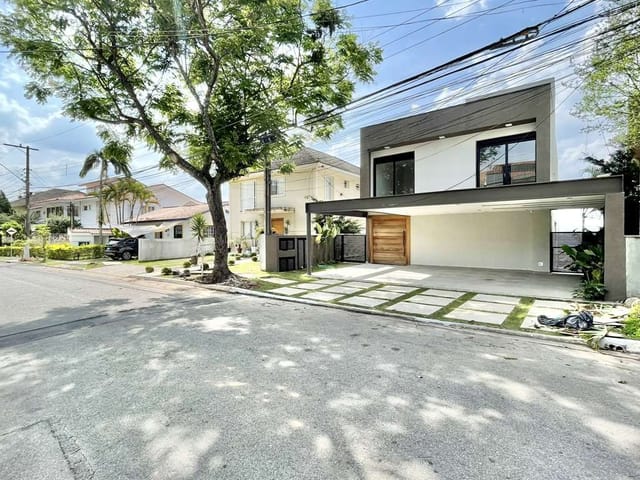 Casa com 363m² 4 quartos e 5 banheiros, à venda, no bairro São Paulo II em Cotia