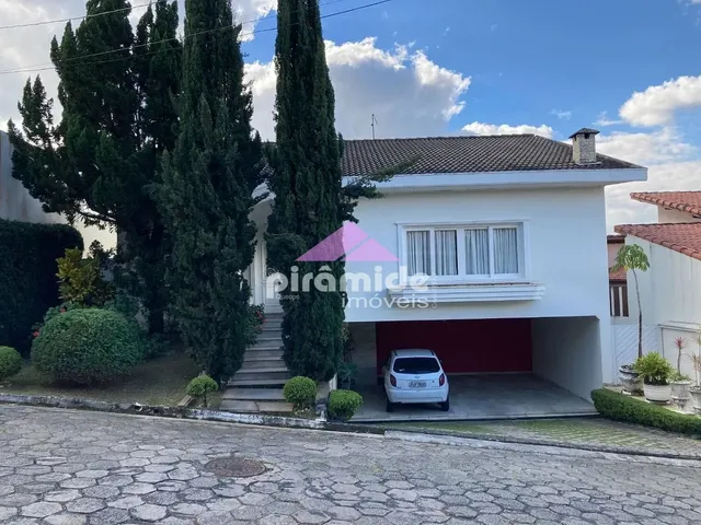 Casa com 375m² 4 quartos e 5 banheiros, à venda, no bairro Vila Zezé em Jacareí