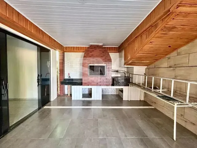 Casa com 200m² 3 quartos e 2 banheiros, à venda, no bairro Líder em Chapecó