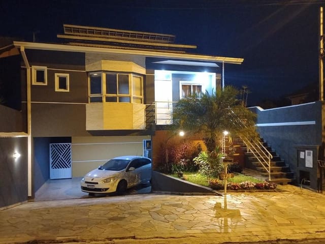 Casa com 330m² 3 quartos e 5 banheiros, à venda, no bairro Parque Nova Jandira em Jandira